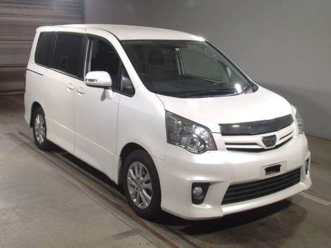 2012 Toyota Noah ZRR70W[2]