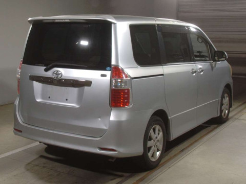 2009 Toyota Noah ZRR70W[1]