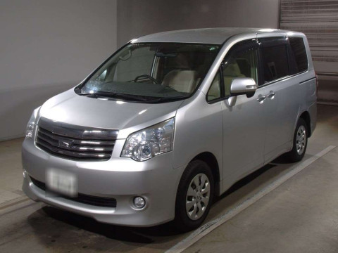 2011 Toyota Noah ZRR70G[0]