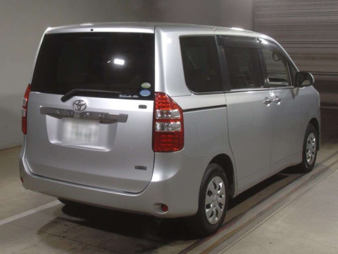 2011 Toyota Noah ZRR70G[1]