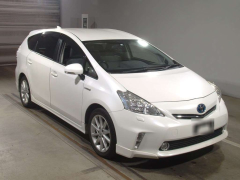 2014 Toyota Prius alpha ZVW40W[2]