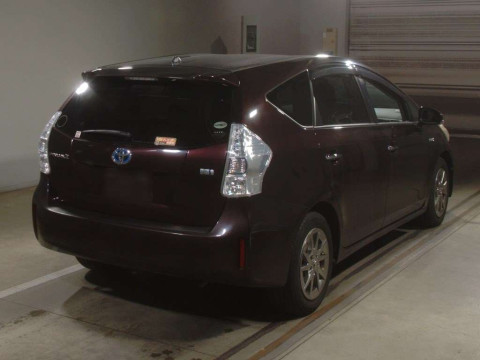 2013 Toyota Prius alpha ZVW40W[1]