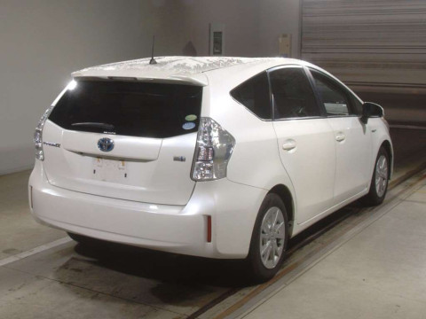 2013 Toyota Prius alpha ZVW41W[1]