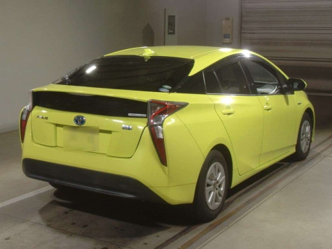 2016 Toyota Prius ZVW50[1]