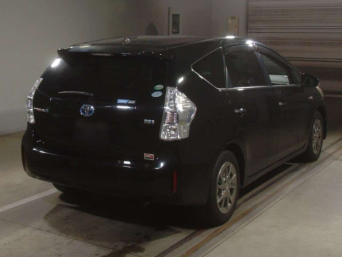 2014 Toyota Prius alpha ZVW41W[1]