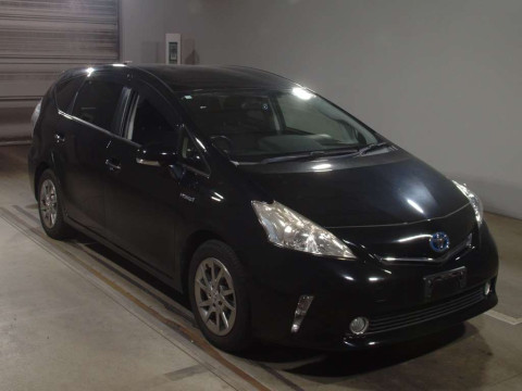 2014 Toyota Prius alpha ZVW41W[2]