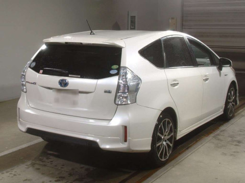 2014 Toyota Prius alpha ZVW41W[1]