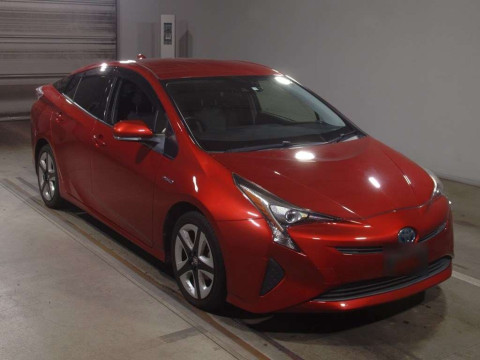 2016 Toyota Prius ZVW50[2]