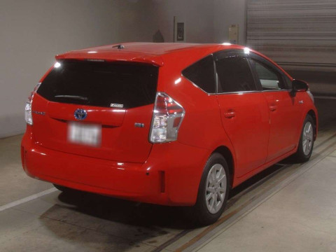 2016 Toyota Prius alpha ZVW41W[1]