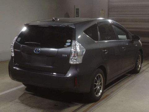 2011 Toyota Prius alpha ZVW40W[1]