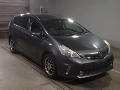 2011 Toyota Prius alpha ZVW40W[2]