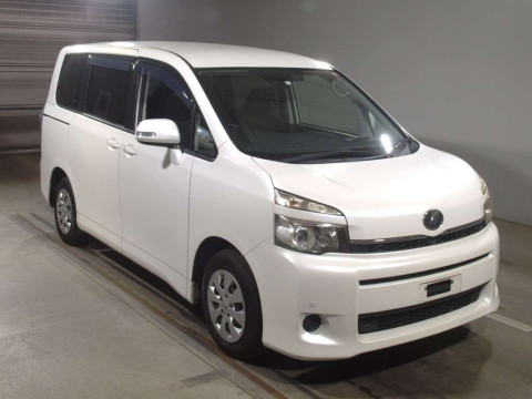 2010 Toyota Voxy ZRR70G[2]