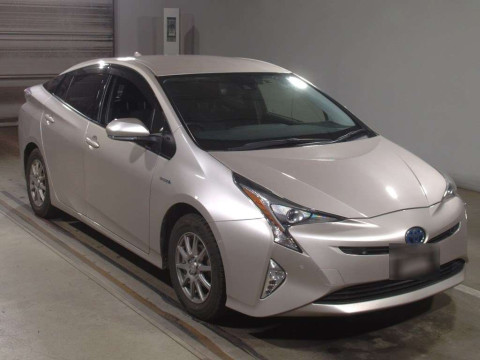 2018 Toyota Prius ZVW55[2]