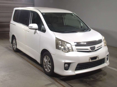 2011 Toyota Noah ZRR70W[2]