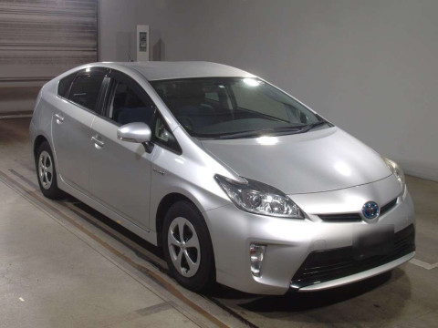 2014 Toyota Prius ZVW30[2]