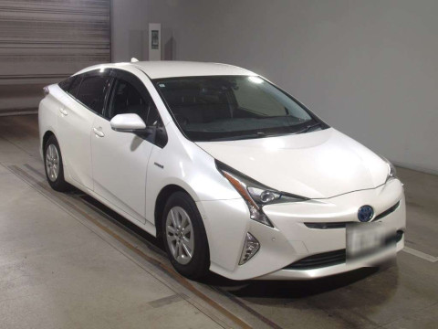 2017 Toyota Prius ZVW50[2]