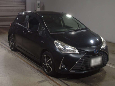 2017 Toyota Vitz NHP130[2]