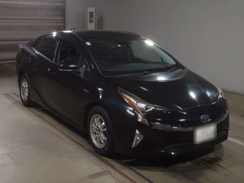 2016 Toyota Prius ZVW50[2]