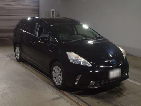 2012 Toyota Prius alpha ZVW40W[2]