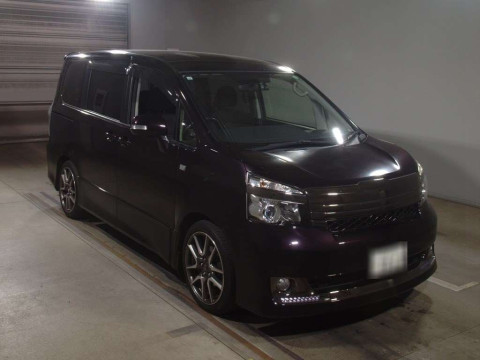 2013 Toyota Voxy ZRR70W[2]