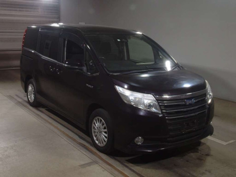 2016 Toyota Noah ZWR80G[2]