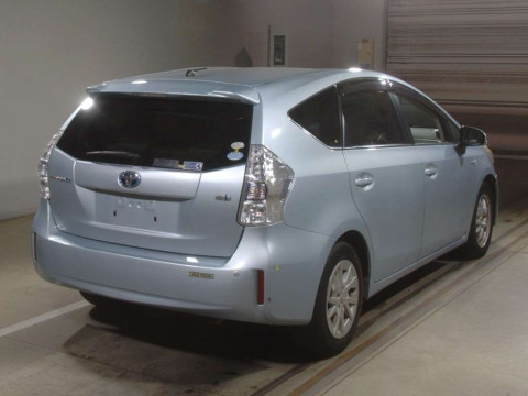 2012 Toyota Prius alpha ZVW40W[1]