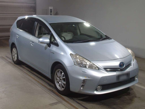 2012 Toyota Prius alpha ZVW40W[2]