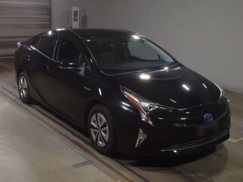 2016 Toyota Prius ZVW51[2]