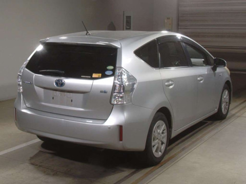 2012 Toyota Prius alpha ZVW41W[1]