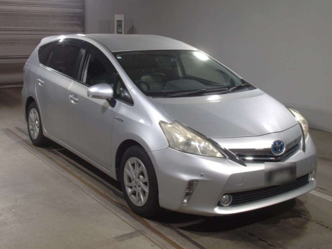 2012 Toyota Prius alpha ZVW41W[2]