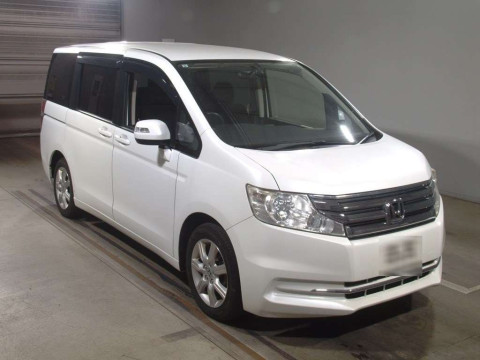 2013 Honda Step WGN RK1[2]