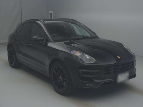 2016 Porsche Macan 95BCTLA[2]