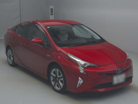 2016 Toyota Prius ZVW51[2]