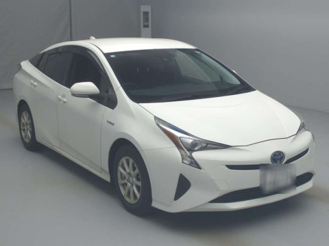 2018 Toyota Prius ZVW50[2]