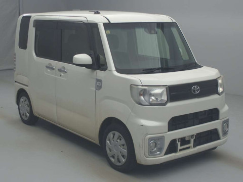 2017 Toyota Pixis Mega LA700A[2]