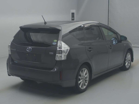 2014 Toyota Prius alpha ZVW41W[1]