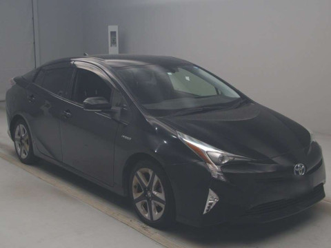 2017 Toyota Prius ZVW50[2]