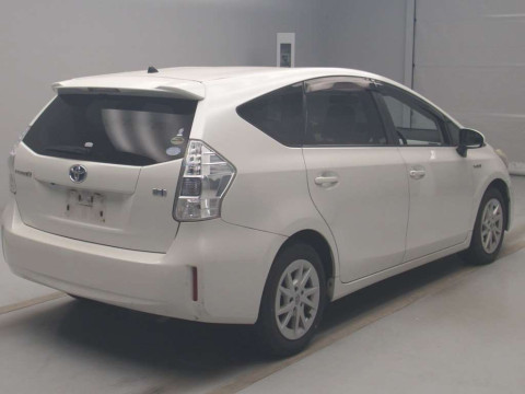 2012 Toyota Prius alpha ZVW41W[1]