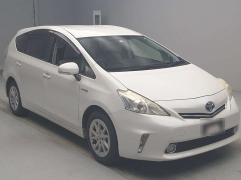 2012 Toyota Prius alpha ZVW41W[2]