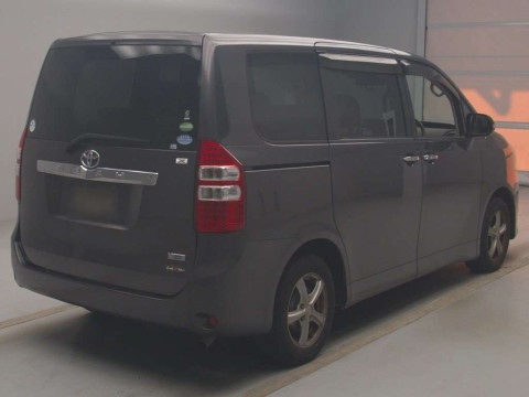 2013 Toyota Noah ZRR70G[1]