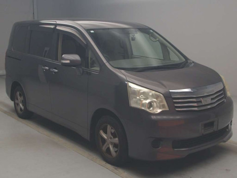 2013 Toyota Noah ZRR70G[2]