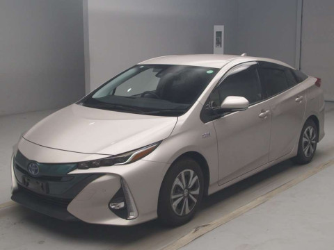 2017 Toyota Prius PHV ZVW52[0]