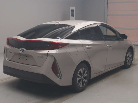 2017 Toyota Prius PHV ZVW52[1]