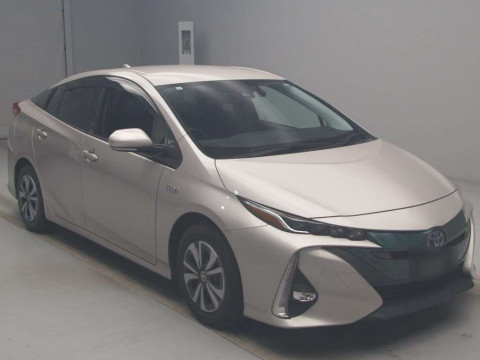 2017 Toyota Prius PHV ZVW52[2]