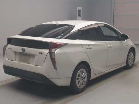 2016 Toyota Prius ZVW50[1]