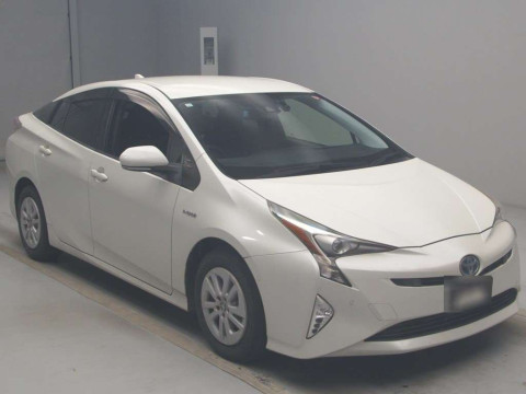 2016 Toyota Prius ZVW50[2]