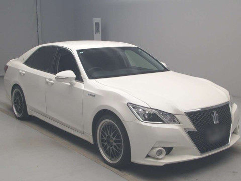 2013 Toyota Crown Hybrid AWS210[2]