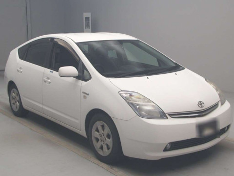 2005 Toyota Prius NHW20[2]