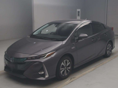 2017 Toyota Prius PHV ZVW52[0]