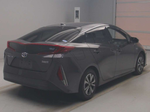 2017 Toyota Prius PHV ZVW52[1]